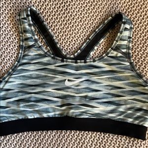 black and white nike sports bra